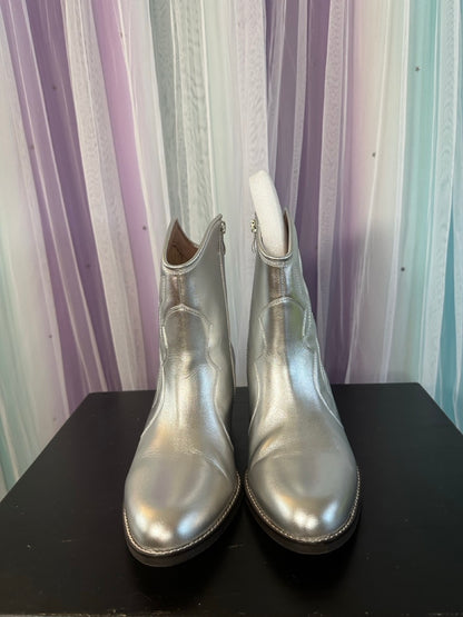 Wydr Silver Boots
