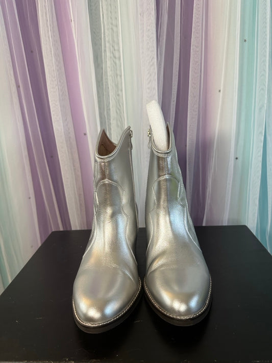 Wydr Silver Boots