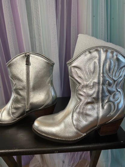 Wydr Silver Boots
